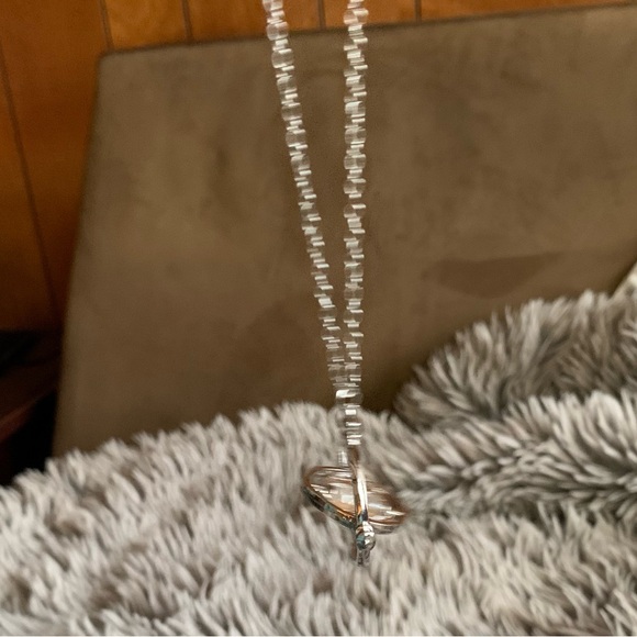 NWOT Harry Potter Time Turner Swiveling Hourglass Rotating Time Necklace - Picture 4 of 9